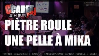 Piètre roule une pelle à Mika - C'Cauet sur NRJ