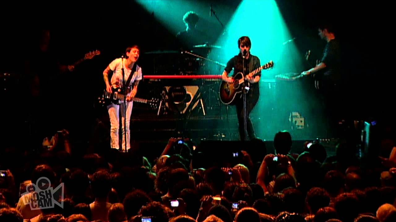 Tegan and Sara - Walking With A Ghost | Live in Sydney - YouTube