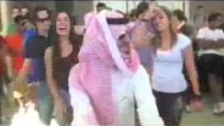 سعودي يرقص في امريكا بس زابط الرقصه بنات دلع