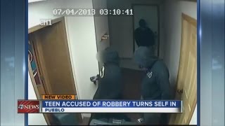 Teen turns self in for robbery