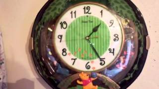 SEIKO〔DisneyTime〕FW543Bくまのプーさん 掛け時計 - YouTube