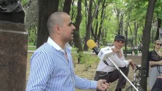 Muncește în Irlanda și urmărește atent viața politică din Moldova