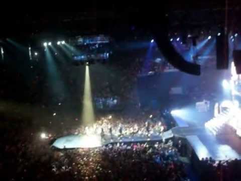 Justin Bieber Believe tour 2013 - Out of town girl + Talk to the crowd Antwerp