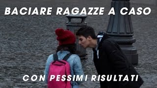 Baciare ragazze a caso