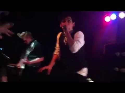 Crown The Empire-Moves Like Jagger Cover Live - YouTube