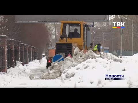 Ходьба по бердским тротуарам в районе Изумрудного превращается из пешей прогулки в плавание Ходьба по бердским тротуарам в районе Изумрудного превращается из пешей прогулки в плавание