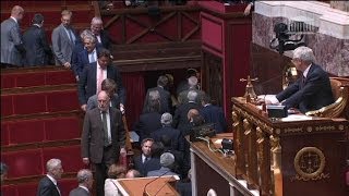 Vexé par Valls, le groupe UMP quitte l'hémicycle - 03/06