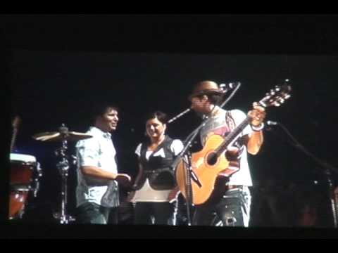 Jason Mraz - Sleeping to Dream (Robb proposes to Andrea at concert ...