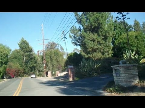 Tour of Celebrity Homes on Mulholland Drive in Los Angeles - YouTube