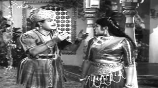 Bandipotu  NTR Meets Krishna Kumari in Palace Love Scene  NTR, Krishna Kumari