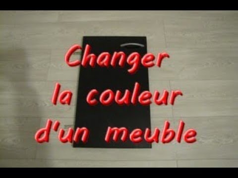 Comment changer la couleur d'un meuble en bois vernis ?