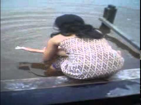 Ferris Mandi Di Sungai - YouTube