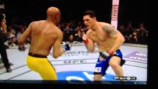 MOMENTO EXATO EM QUE ANDERSON SILVA QUEBRA A PERNA