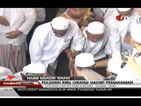 Ribuan Jamaah antar Pemakaman Habib Munzir Al-Musawa - YouTube