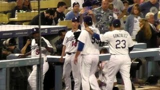 Ryu Hyun-jin 류현진 Giant Hug from Yasiel Puig After Win Tonight at Dodger Stadium 2013-8-13