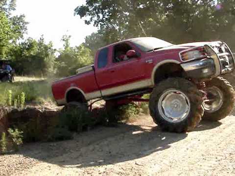 HUGE <b>MUD TRUCKS</b> FLEXING ACROSS HUGE <b>MUD TRUCKS</b> FLEXING ACROSS