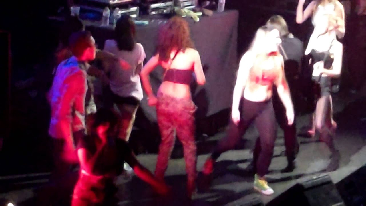 Kreayshawn - Twerkin!!! (Live in Chicago, 12-1-12) - YouTube