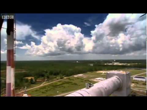 NASA BISA MEMBUAT AWAN DAN HUJAN !!! Bukan, ini bukan mesin penenun hujan yang judul lagu itu. Ini adalah mesin penenun hujan beneran milik NASA. Mesin ini membuat awan yang disemburkan ke udara. http://ngonoo.com