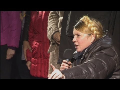 Subscribe to ITN News: http://bit.ly/1bmWO8h
Ukraine\'s opposition leader Yulia Tymoshenko has hailed demonstrators as \