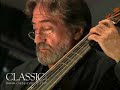 Savall suona la viola da gamba