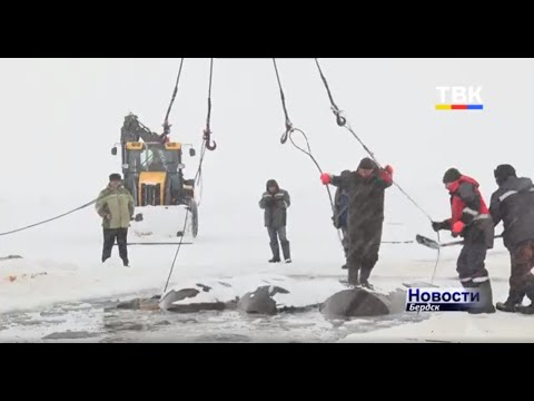 Строительство бердского водозабора: 25-тонный водоприемный оголовок погрузили на глубину 11 метров