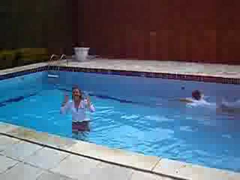 Batizando piscina da Ciranda Cultural