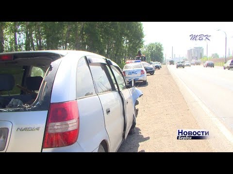 Две машины столкнулись в лоб на бердской трассе Две машины столкнулись в лоб на бердской трассе