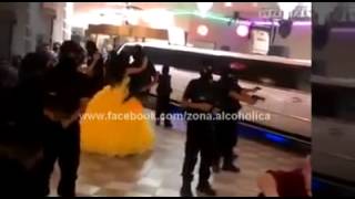 Bailan 'Corrido de La China' como vals de XV Años...