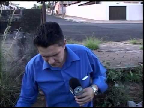Moradores da Rua Joaquim Aníbal estão na bronca com casa abandonada - parte 1