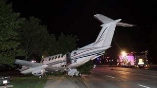 Plane crashes in between two Wheeling, Illinois housing complexes