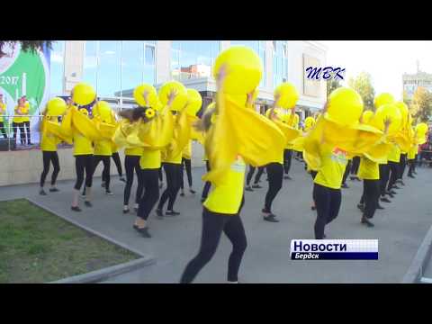 Торжественная часть празднования дня города, у ДК Родина Торжественная часть празднования дня города, у ДК Родина