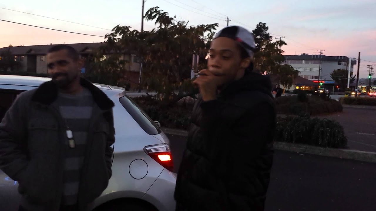 Nes, Tay, Young Gully freestyling in the parking lot (Video)