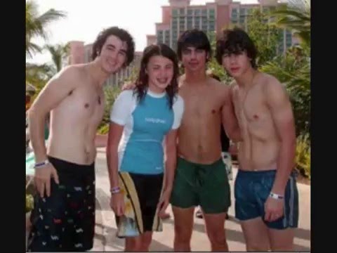 OMJ!!! Jonas Brothers!!! Shirts off =) Yayyerz!! - YouTube