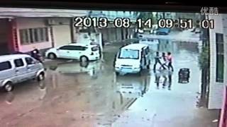 Kidnapping in broad daylight in Shantou, Guangdong province, China