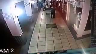 funcionário do Shopping Teixeira Mall é violentamente agredido por morador de rua