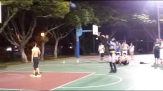 Batman Plays Basketball.  蝙蝠俠打花式街頭籃球