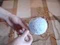 новогодний шар из ниток видео урок
