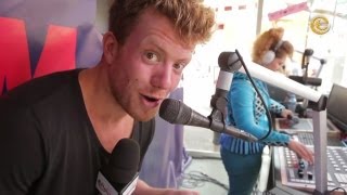 Benten bezoekt DJ Fee (Efteling Radio) bij Kermis FM op de Tilburgse Kermis - Efteling