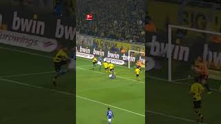 This LEGENDARY 4-4 in the Revierderby 🟡🔵