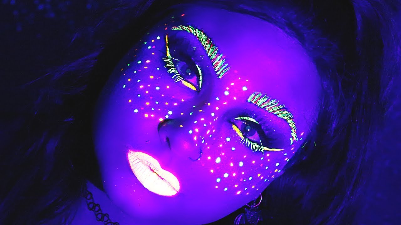 How+I+do+makeup+on+my+clients:+glowy+makeup+and+neon+lips+makeup+tutorial.