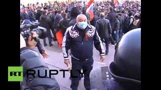 В Донецке демонстранты захватили здание областной госадминистрации