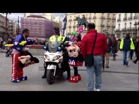 Hình ảnh trong video Gili pelea en la calle Madrid