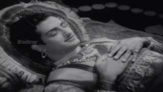 Chandraharam  NTR Meets Sriranjani Love Scene  NTR, Sriranjani, Savitri