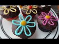 Decorating Cupcakes #31: Simple flowers and Valentine hearts