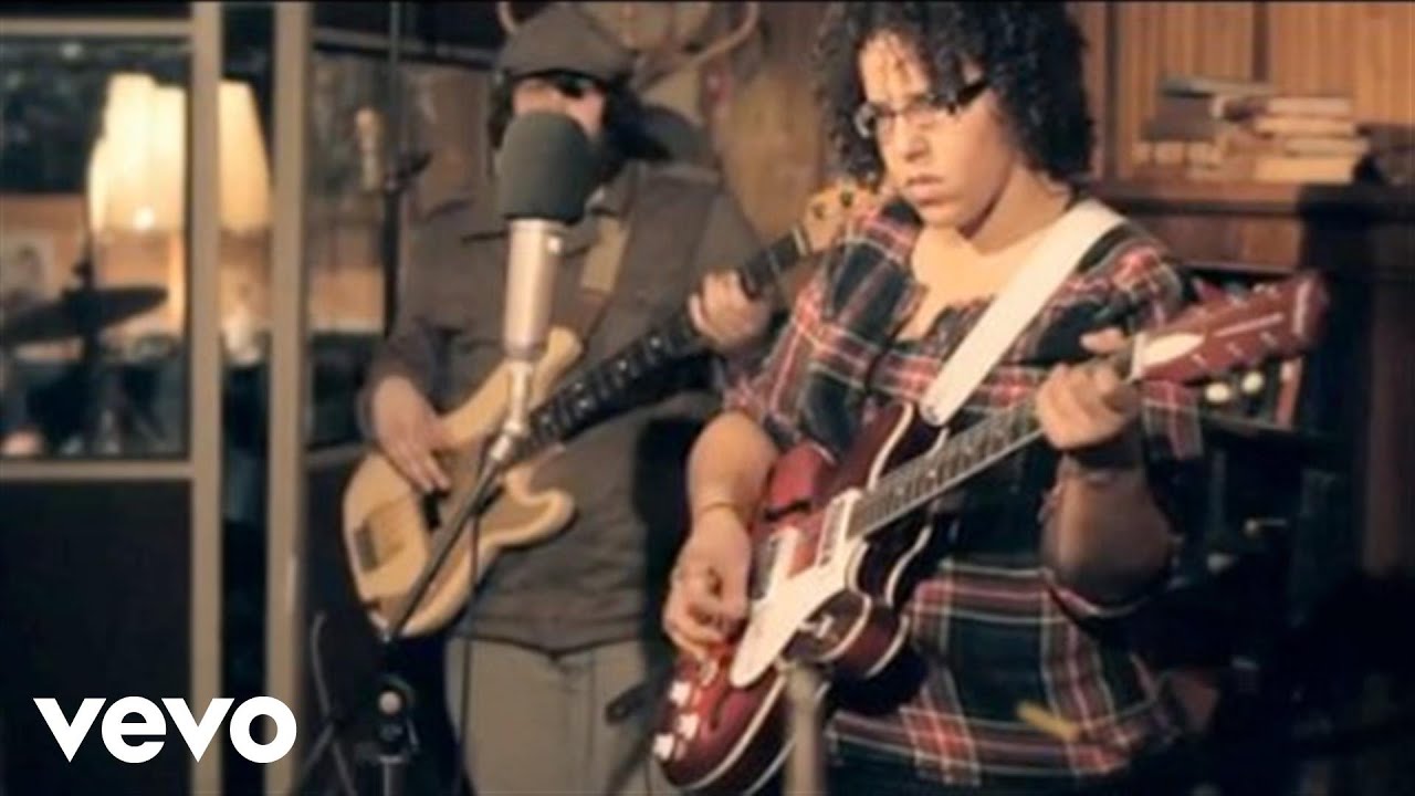 Alabama Shakes - Hold On (KONK Session) - YouTube