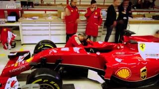 2014 F1新車発表　フェラーリF14 T　ステッカー貼