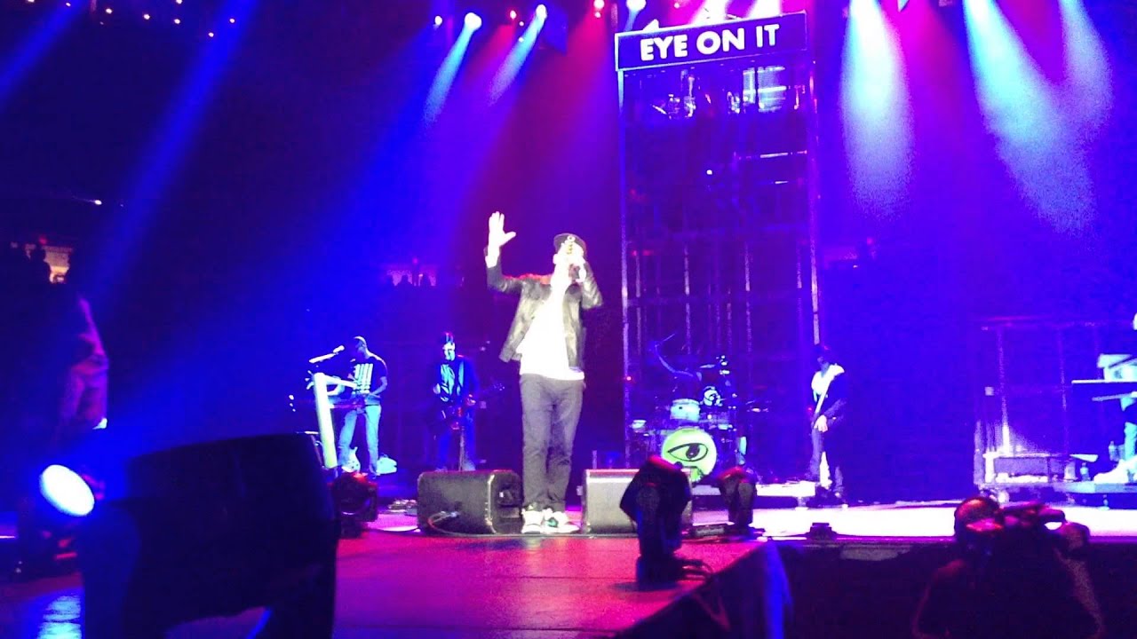 TobyMac- Me without you- Winter jam 2013- Cincinnati, Ohio - YouTube