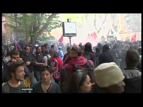 An anti-austerity protest in Italy has turned violent as demonstrators clashed with police in the capital Rome.   Protesters took to the streets to voice their anger at Prime Minister Matteo Renzi\'s labour reforms.  Activists say the changes will worsen the situation for workers without job security.  Al Jazeera\'s Claudio Lavagna reports from Rome.