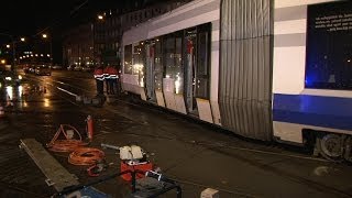 Kassel: Regiotram am Altmarkt entgleist