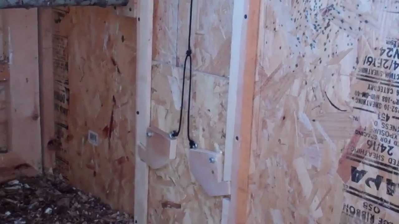 DIY Automatic Locking Chicken Coop Door - YouTube